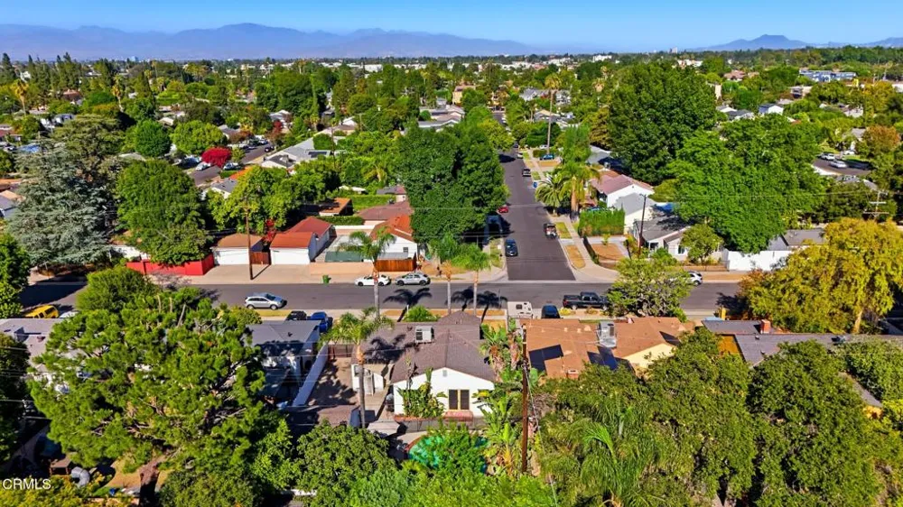 6929 Oak Park Avenue Lake Balboa, CA 91406