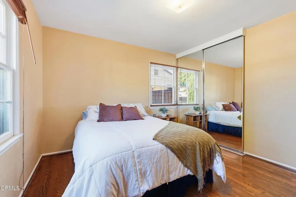 6929 Oak Park Avenue Lake Balboa, CA 91406