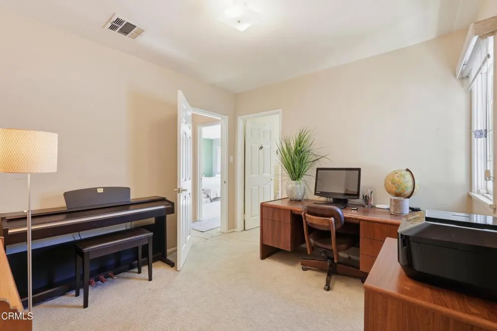 6929 Oak Park Avenue Lake Balboa, CA 91406