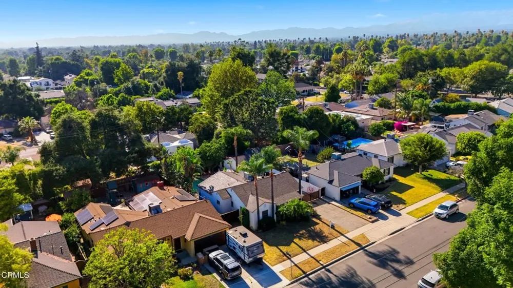 6929 Oak Park Avenue Lake Balboa, CA 91406