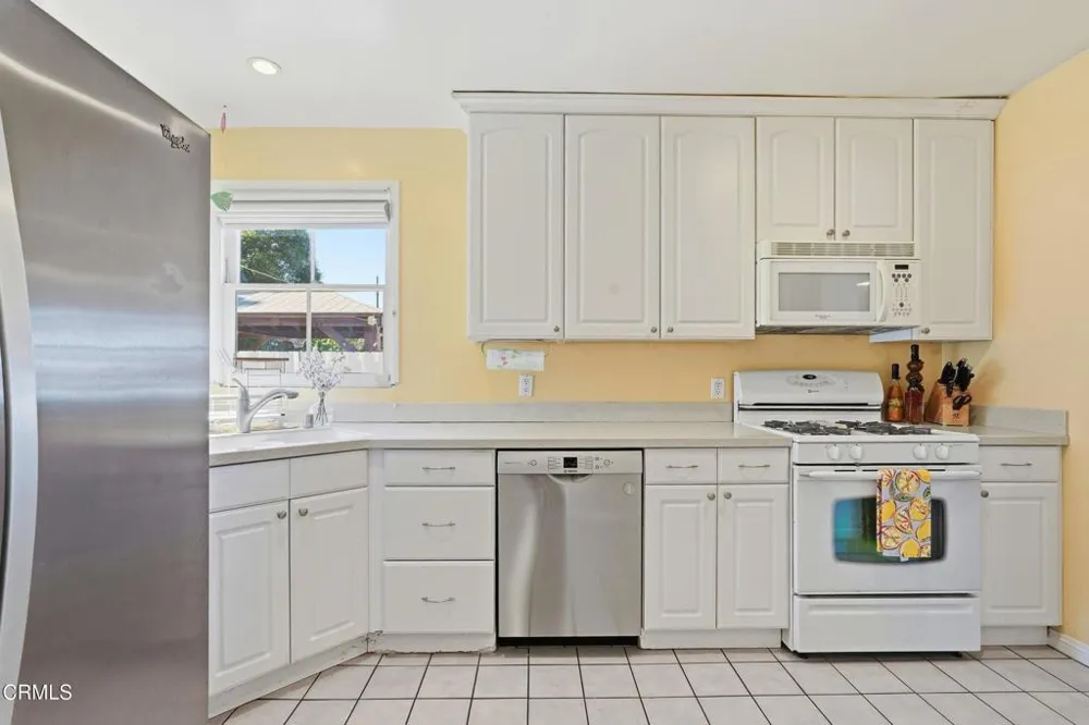 6929 Oak Park Avenue Lake Balboa, CA 91406