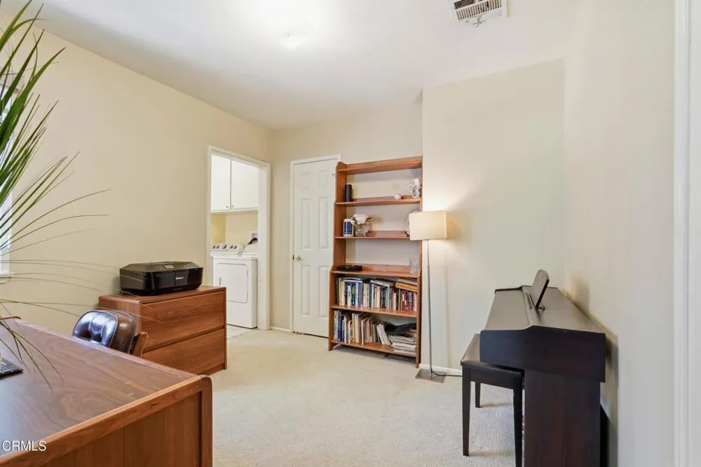 6929 Oak Park Avenue Lake Balboa, CA 91406