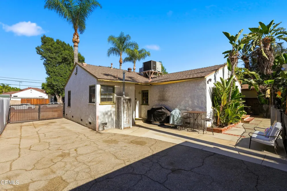 6929 Oak Park Avenue Lake Balboa, CA 91406