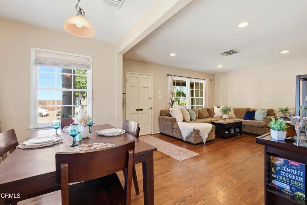 6929 Oak Park Avenue Lake Balboa, CA 91406