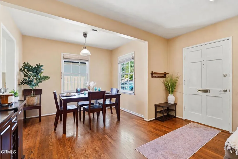 6929 Oak Park Avenue Lake Balboa, CA 91406