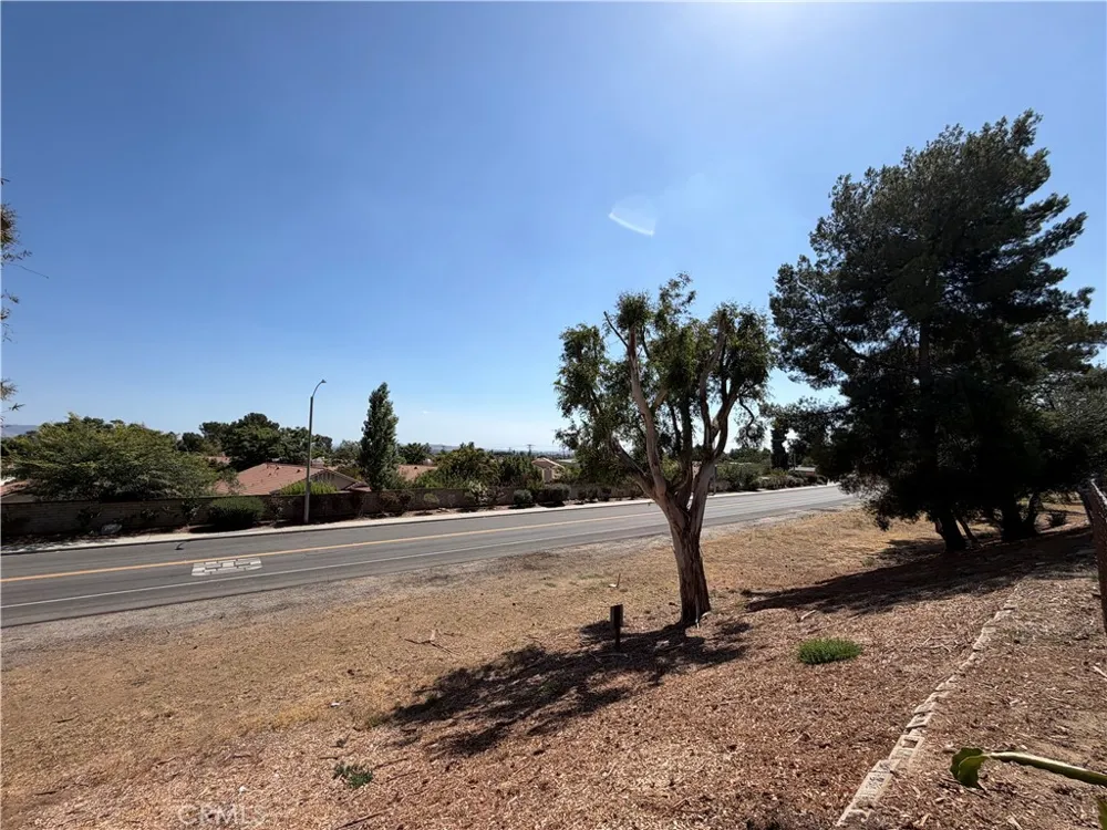 10465 Frontier Cherry Valley, CA 92223