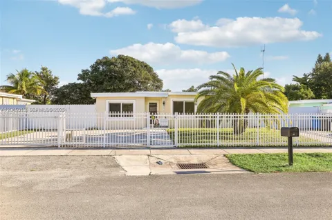 23 Miami Gardens Rd #3