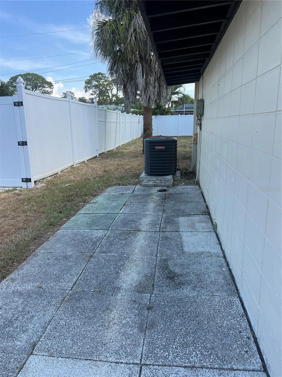 321 ALBA STREET E Venice, FL 34285