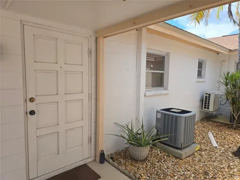 5064 LIVE OAK CIR #5064
