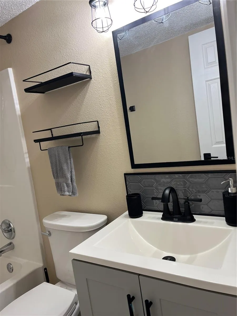 211 THORN TREE PLACE Brandon, FL 33510