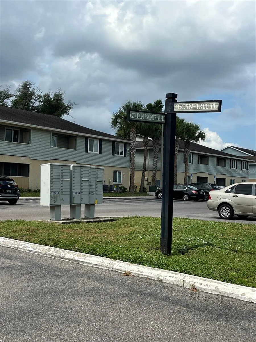 211 THORN TREE PLACE Brandon, FL 33510