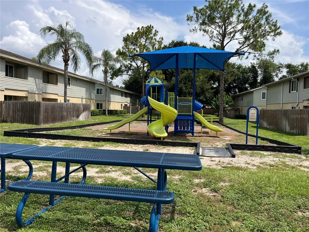 211 THORN TREE PLACE Brandon, FL 33510
