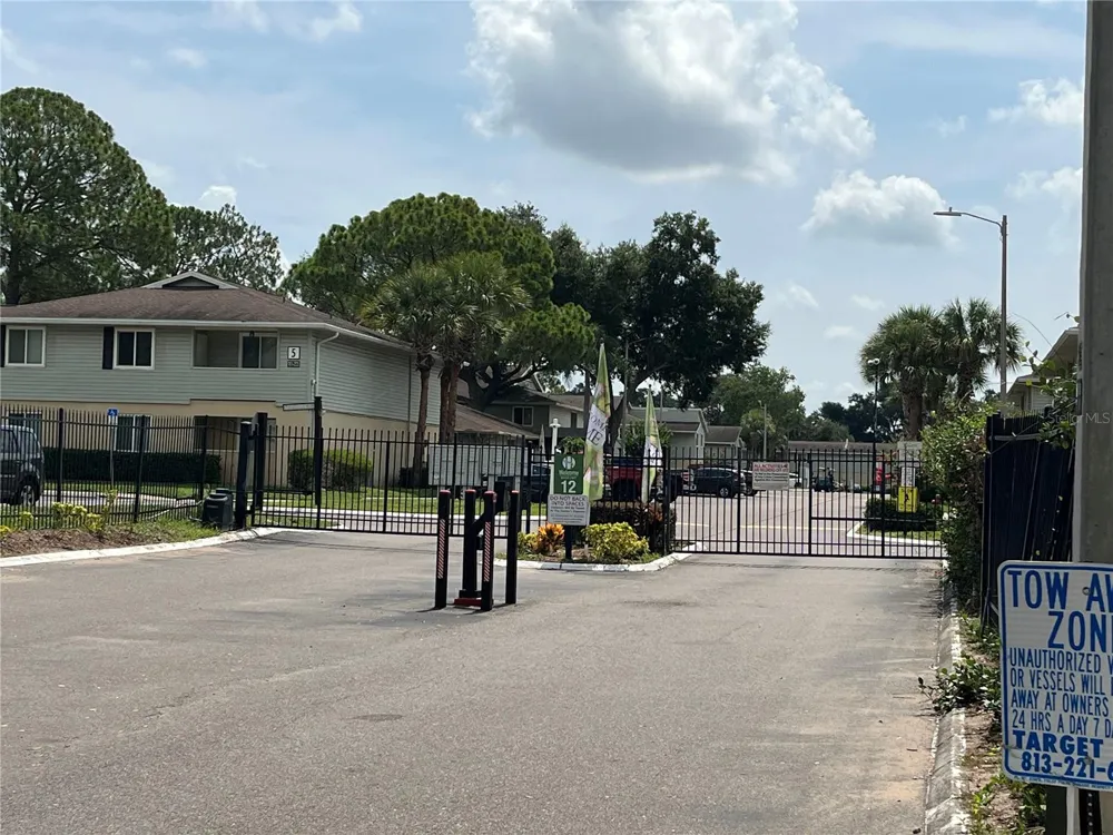 211 THORN TREE PLACE Brandon, FL 33510