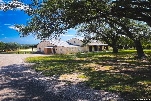 1364 WALNUT SPRINGS RD Johnson City, TX 78636