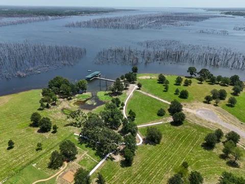 280 Shoreline Drive