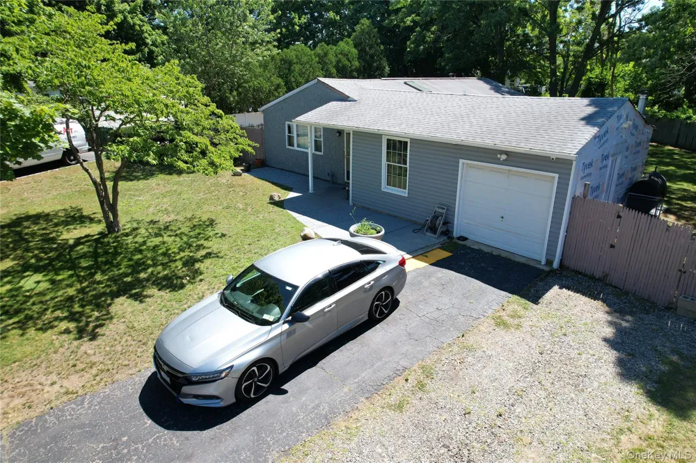 142 Palmer Street Brentwood, NY 11717