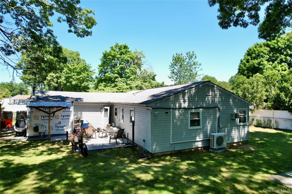 142 Palmer Street Brentwood, NY 11717