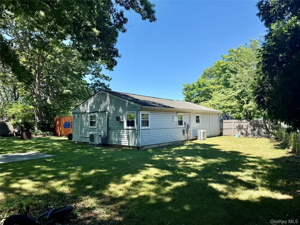 142 Palmer Street Brentwood, NY 11717