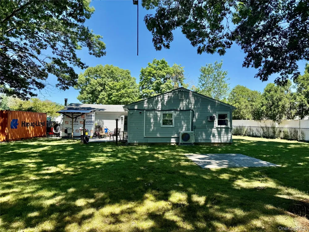 142 Palmer Street Brentwood, NY 11717