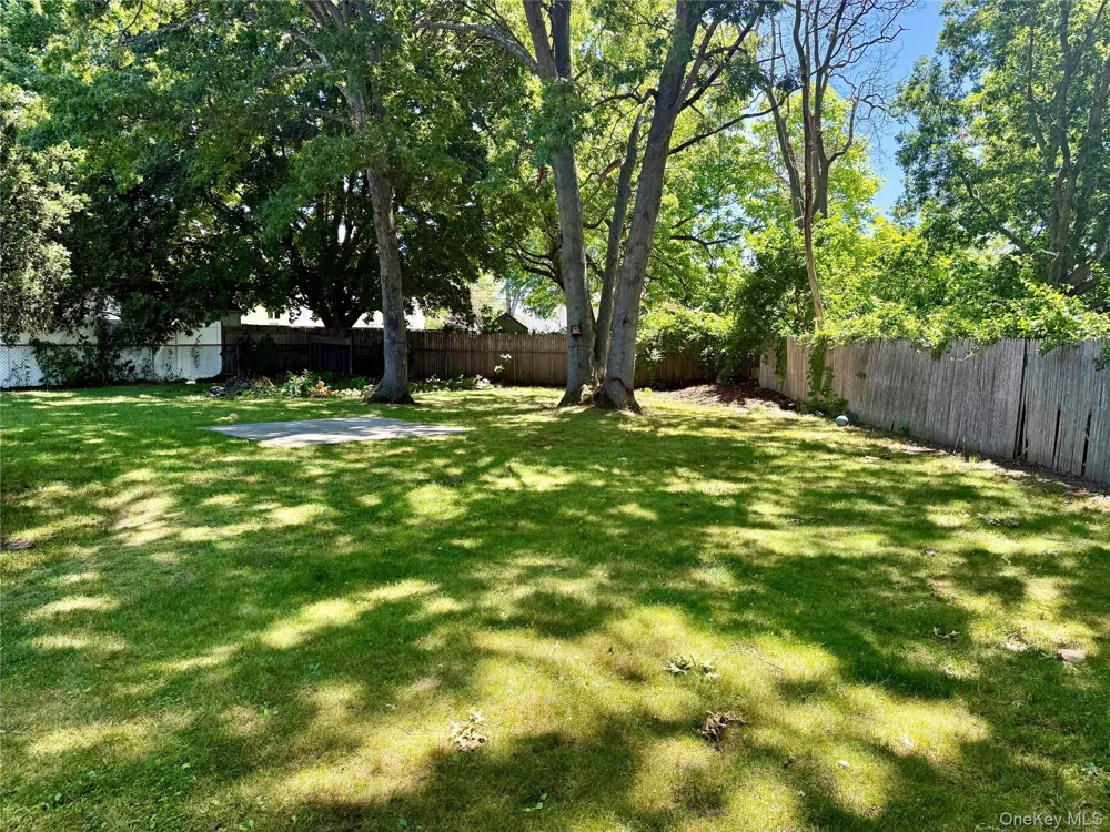 142 Palmer Street Brentwood, NY 11717