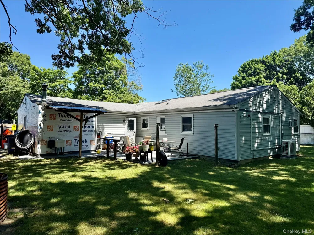 142 Palmer Street Brentwood, NY 11717
