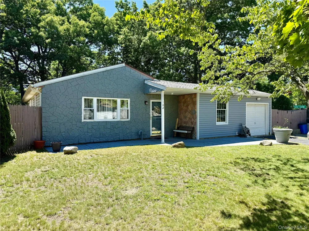 142 Palmer Street Brentwood, NY 11717
