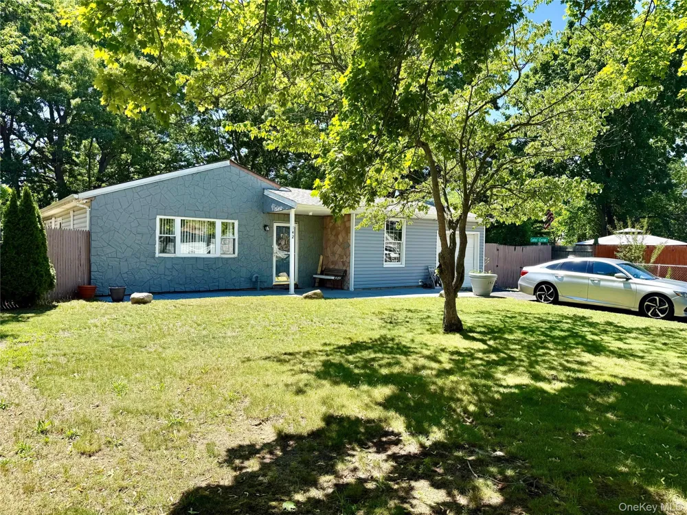 142 Palmer Street Brentwood, NY 11717
