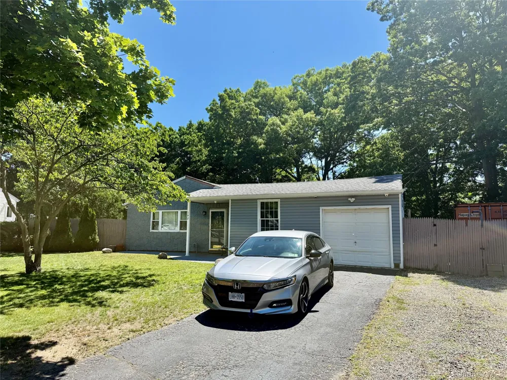 142 Palmer Street Brentwood, NY 11717