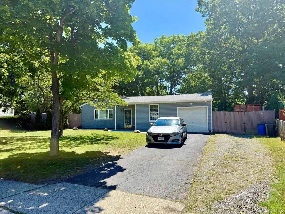 142 Palmer Street Brentwood, NY 11717