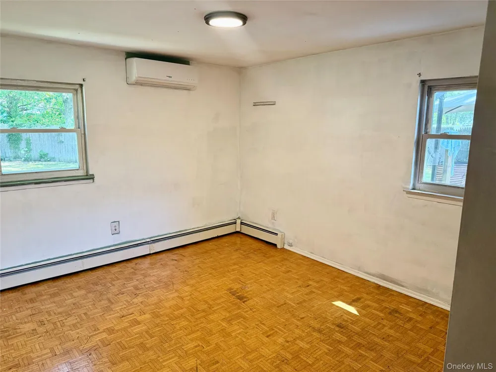 142 Palmer Street Brentwood, NY 11717
