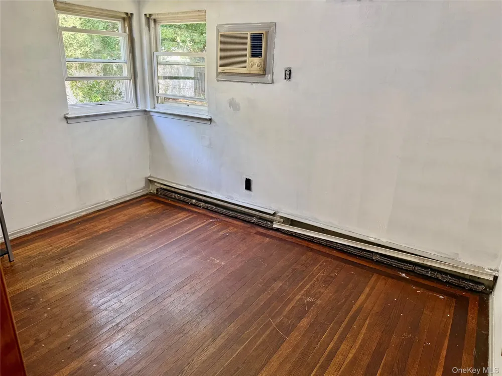 142 Palmer Street Brentwood, NY 11717