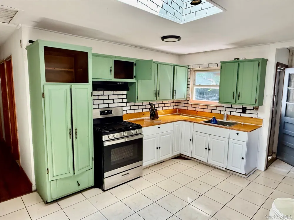 142 Palmer Street Brentwood, NY 11717
