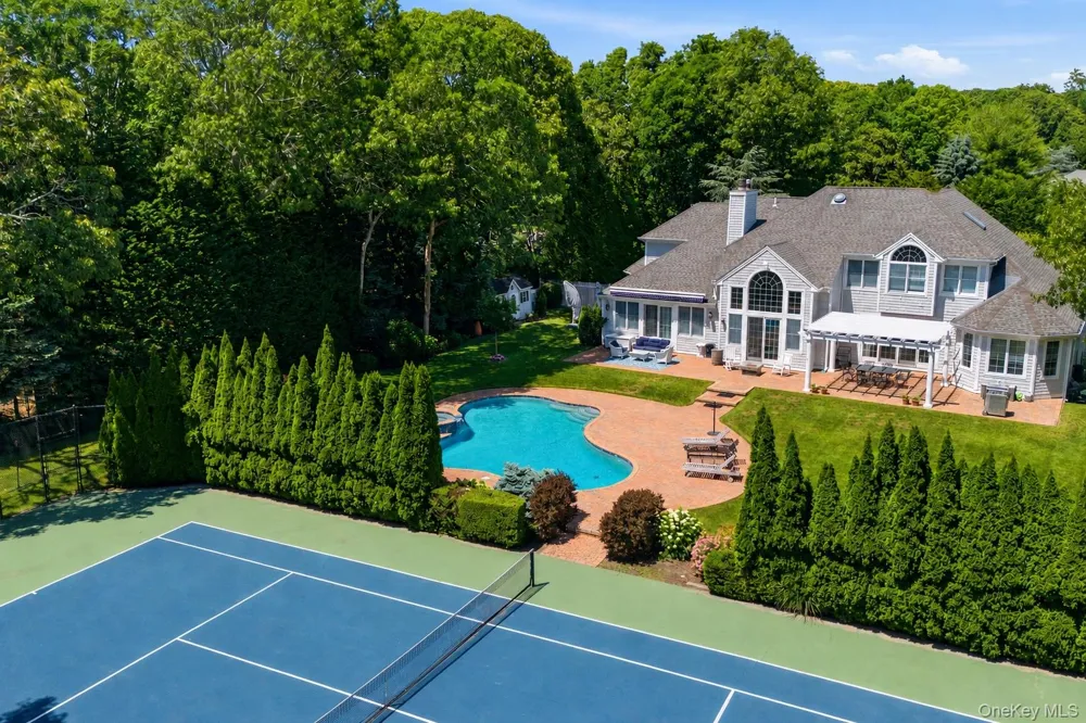 19 Cedarfield Lane Westhampton, NY 11977