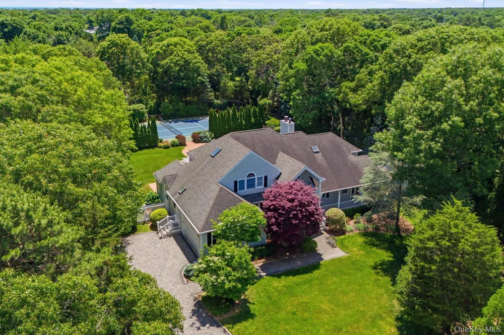 19 Cedarfield Lane Westhampton, NY 11977