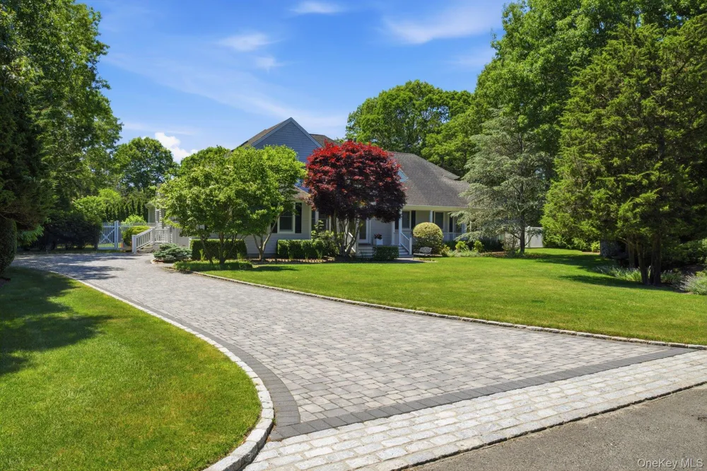 19 Cedarfield Lane Westhampton, NY 11977