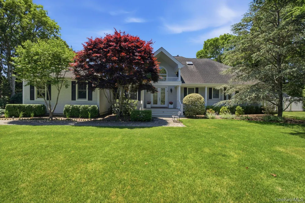 19 Cedarfield Lane Westhampton, NY 11977