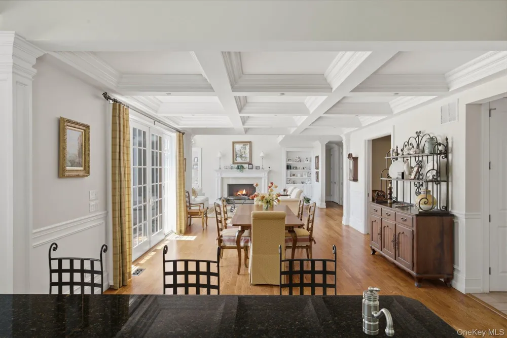 19 Cedarfield Lane Westhampton, NY 11977