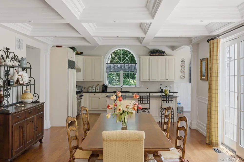 19 Cedarfield Lane Westhampton, NY 11977