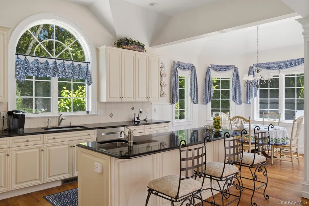 19 Cedarfield Lane Westhampton, NY 11977