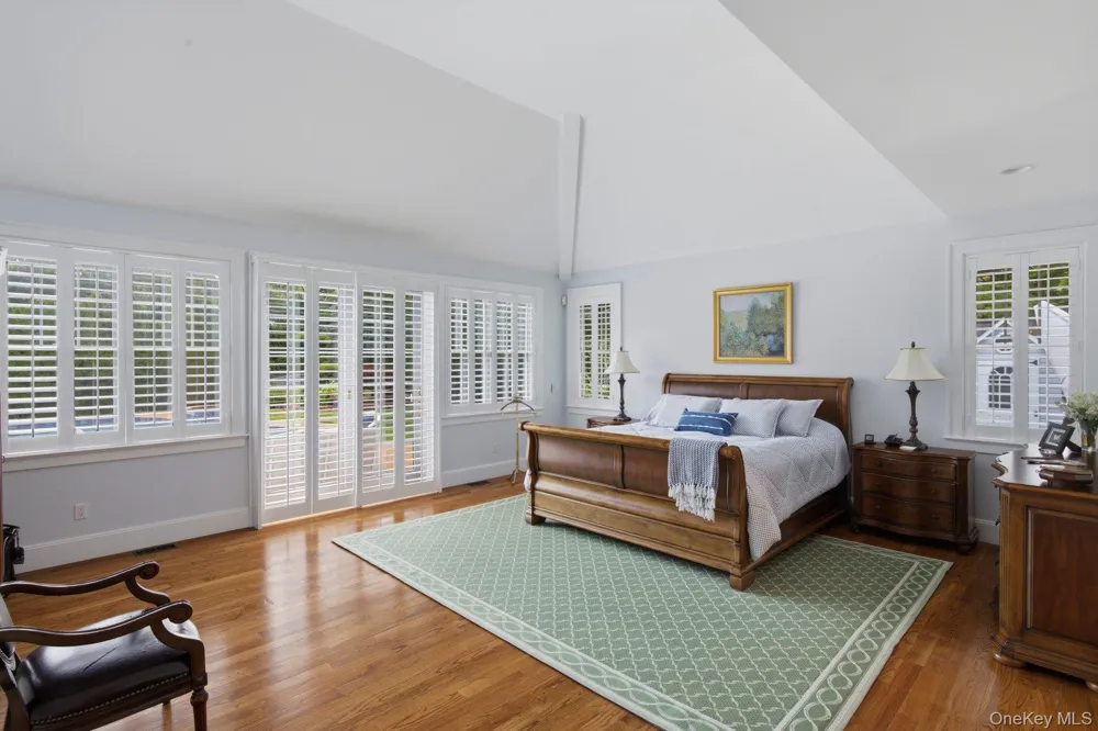 19 Cedarfield Lane Westhampton, NY 11977