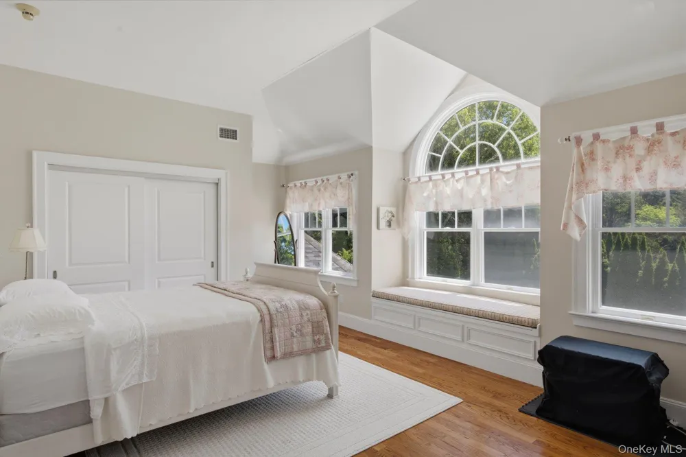 19 Cedarfield Lane Westhampton, NY 11977