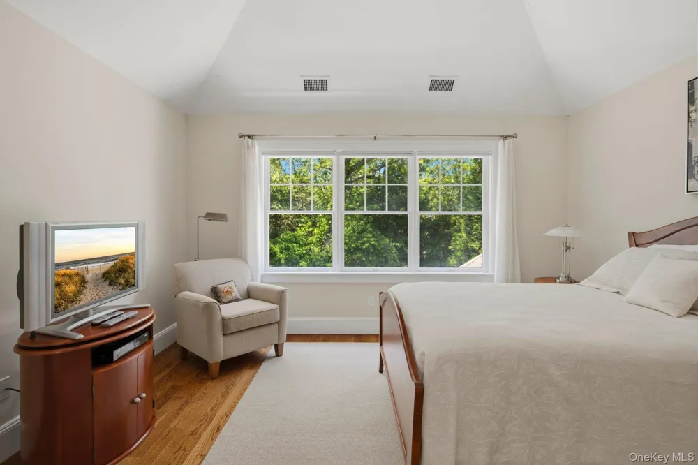 19 Cedarfield Lane Westhampton, NY 11977