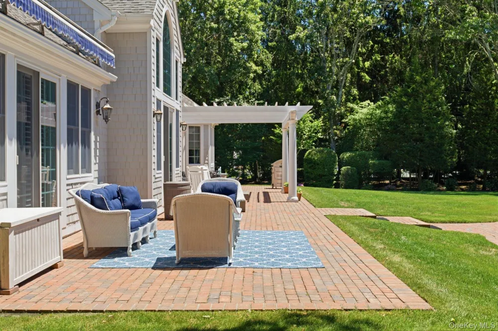 19 Cedarfield Lane Westhampton, NY 11977