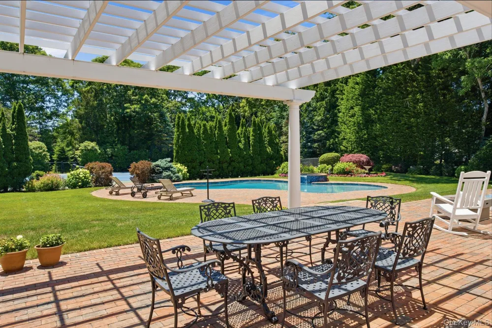 19 Cedarfield Lane Westhampton, NY 11977