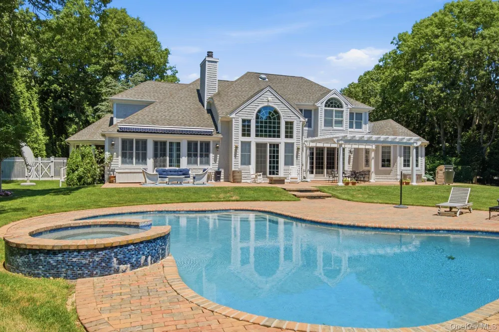 19 Cedarfield Lane Westhampton, NY 11977