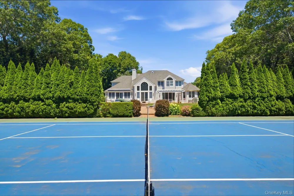 19 Cedarfield Lane Westhampton, NY 11977