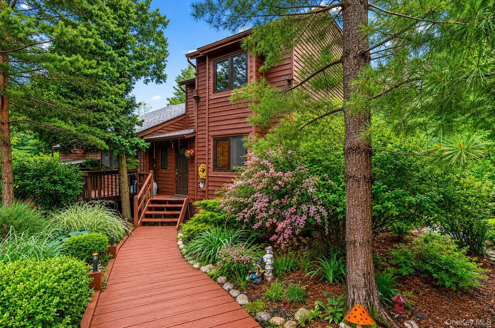 53 Meadowlark Lane Woodridge, NY 12789