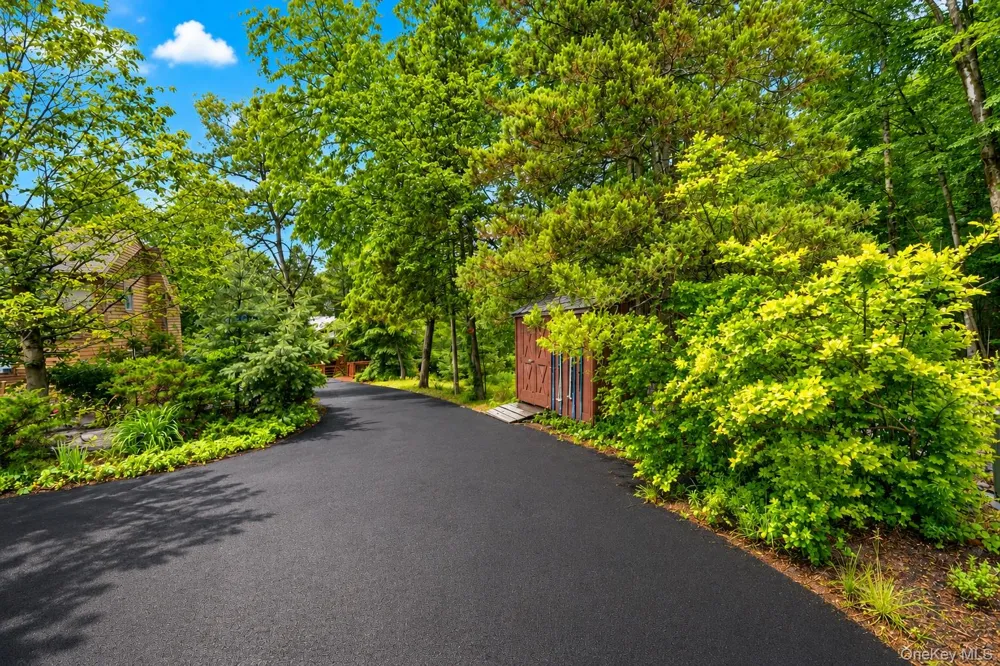 53 Meadowlark Lane Woodridge, NY 12789