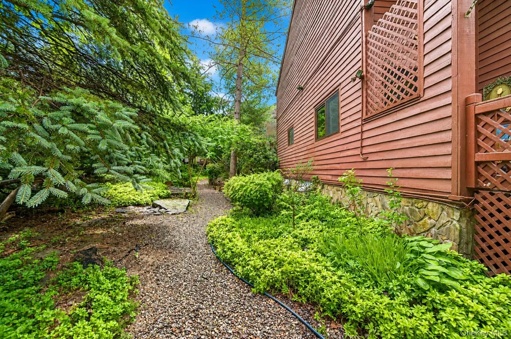 53 Meadowlark Lane Woodridge, NY 12789
