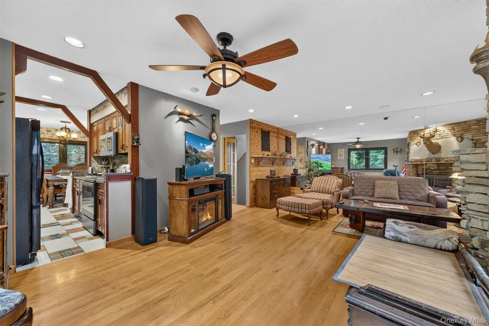 53 Meadowlark Lane Woodridge, NY 12789